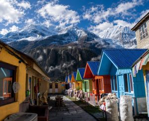 Manang Acclimatization Day – Explore Manang Village Traditional lodges and Himalayan peaks during an acclimatization day in Manang, Annapurna region, Nepal